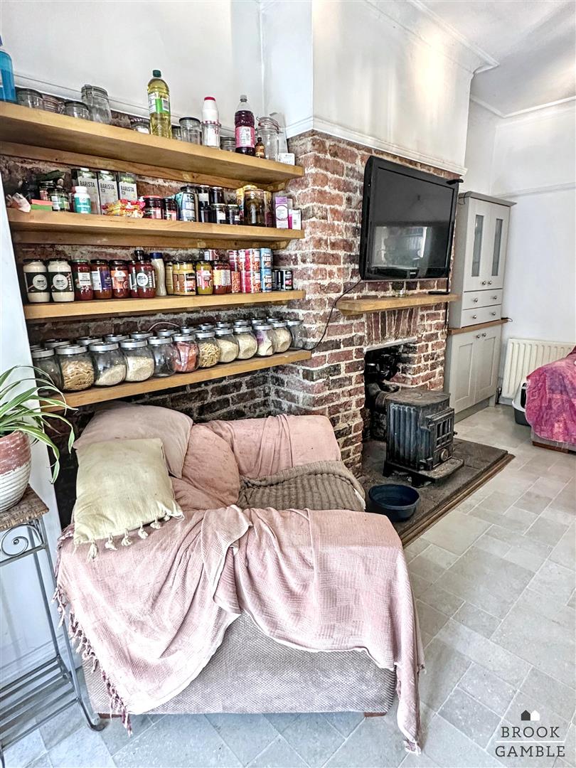 4 Bedroom House. Upwick Road in Eastbourne, East Sussex 17